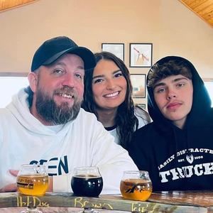 Meet your Posher, Hollis